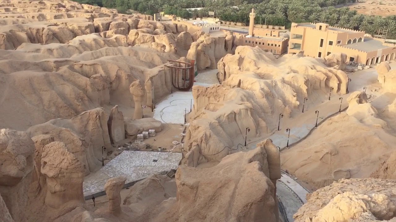 احلى منظر في العالم جبل القارة بالإحساء_ السعودية.